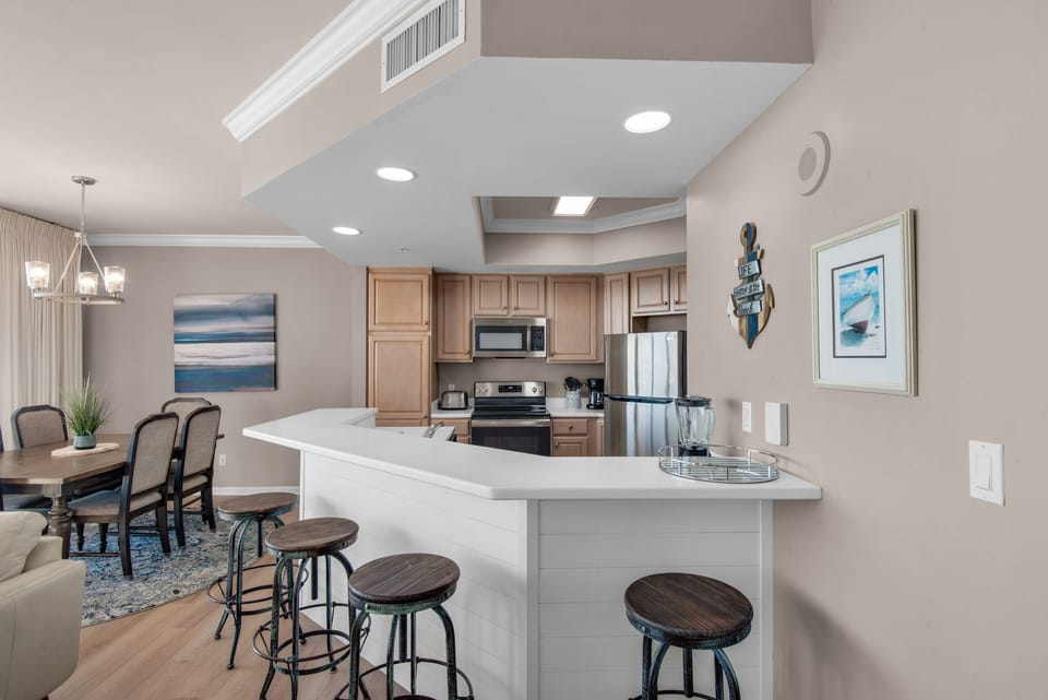 Eat-in bar seating
