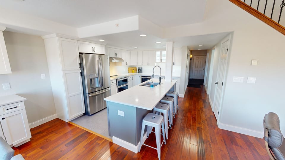 Fully Equipped Kitchen with Slab Granite, Stainless - Fully Equipped Kitchen with Slab Granite, Stainless