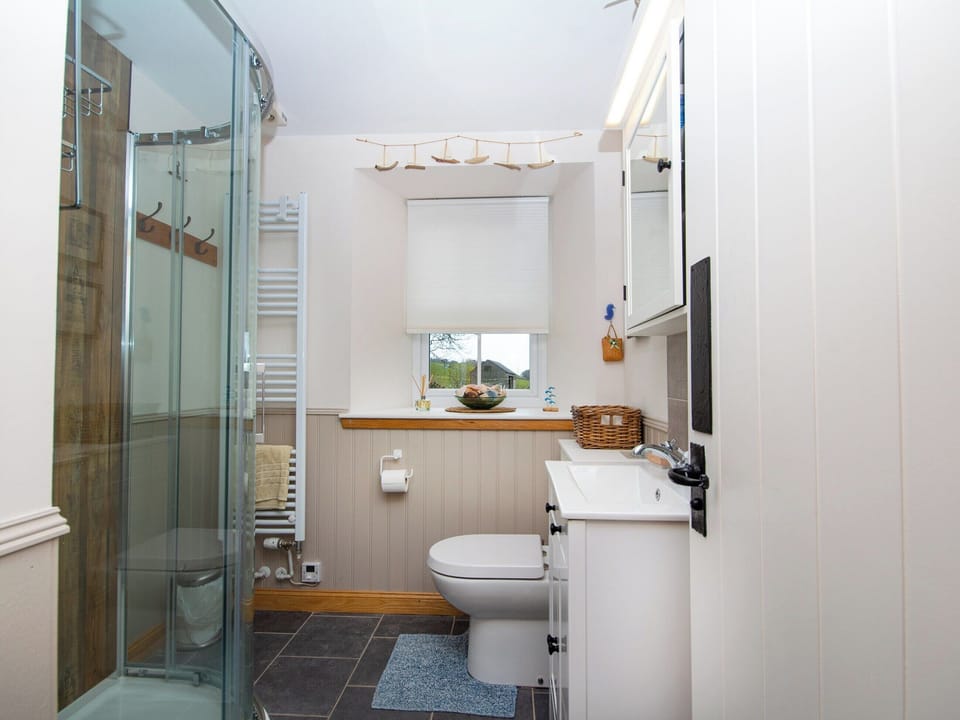 Shower room | Rose Cottage - Culmaily Farm, Golspie