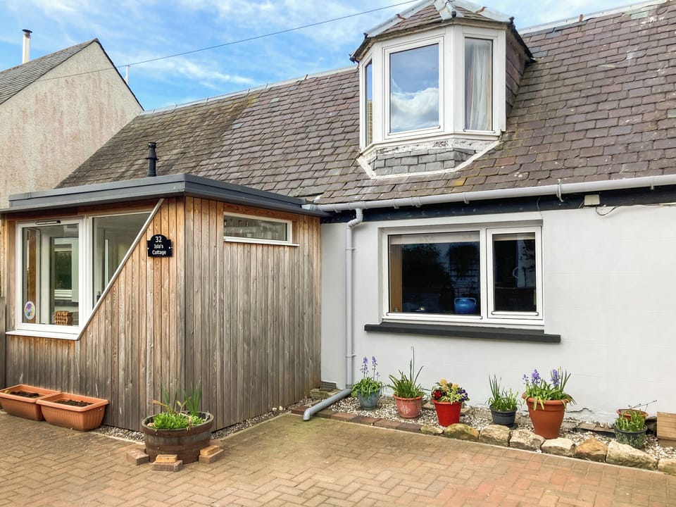 Exterior | Isla&rsquo;s Cottage, Nairn