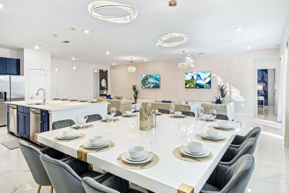 Large Capacity Family Dining Table