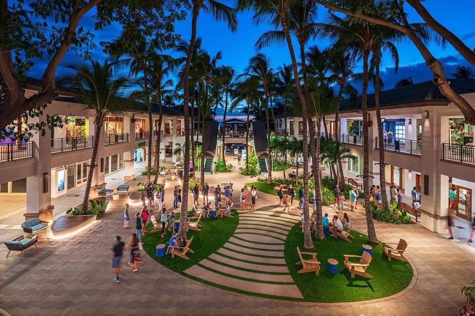 Live music, yoga under the stars, shopping, & dining at the Shops at Wailea