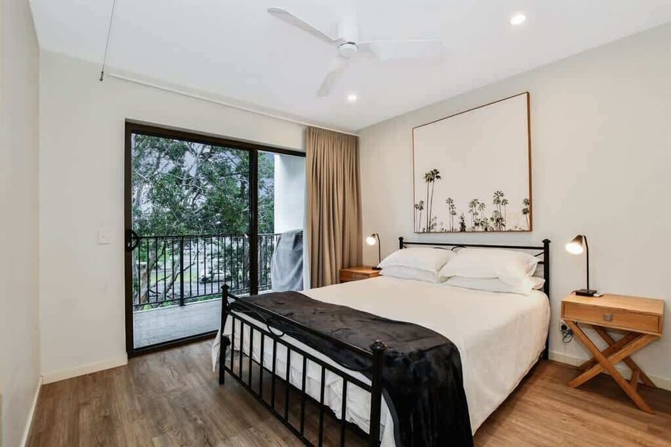 2nd floor 2 bdrm, 2 bth, air con, free wifi, BBQ