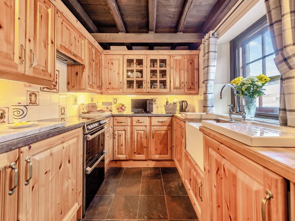 Kitchen | Yr Hen Efail, Abergorlech