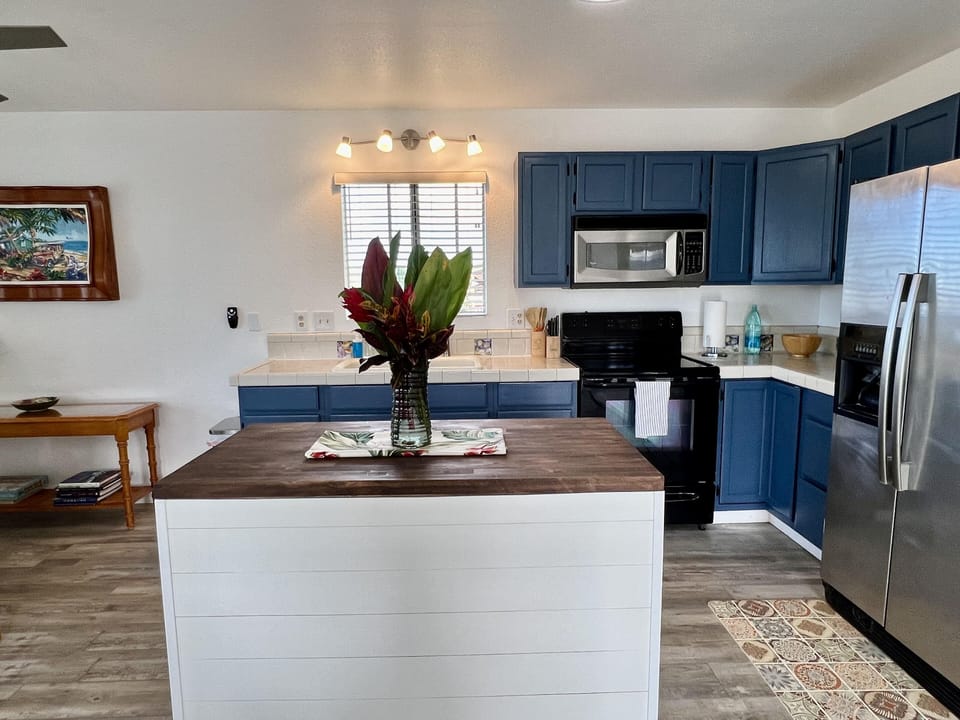 Kitchen with island