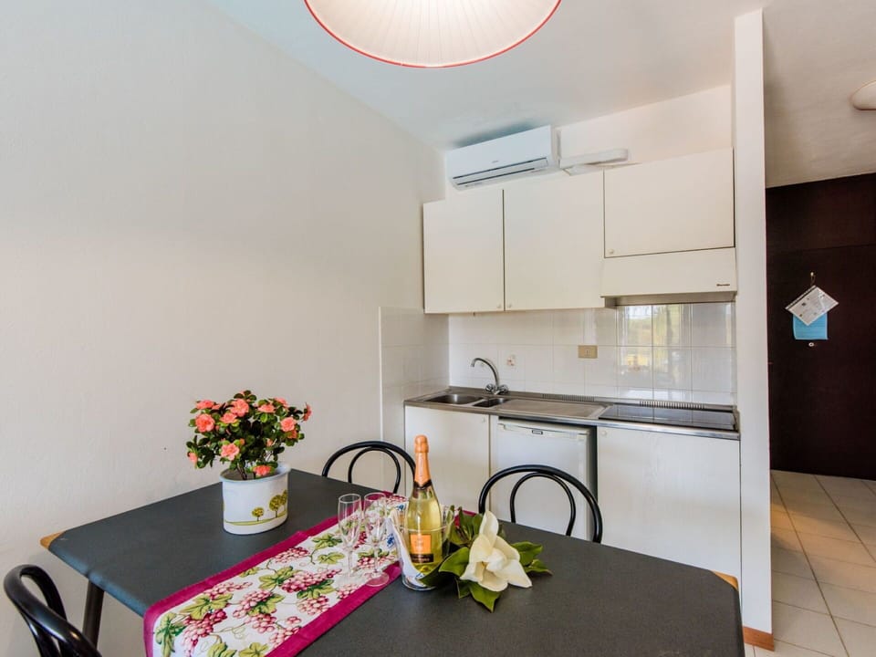 Sky, Building, Snow, Slope, Tree, House, Wood, Plant, Freezing, Mountain Range