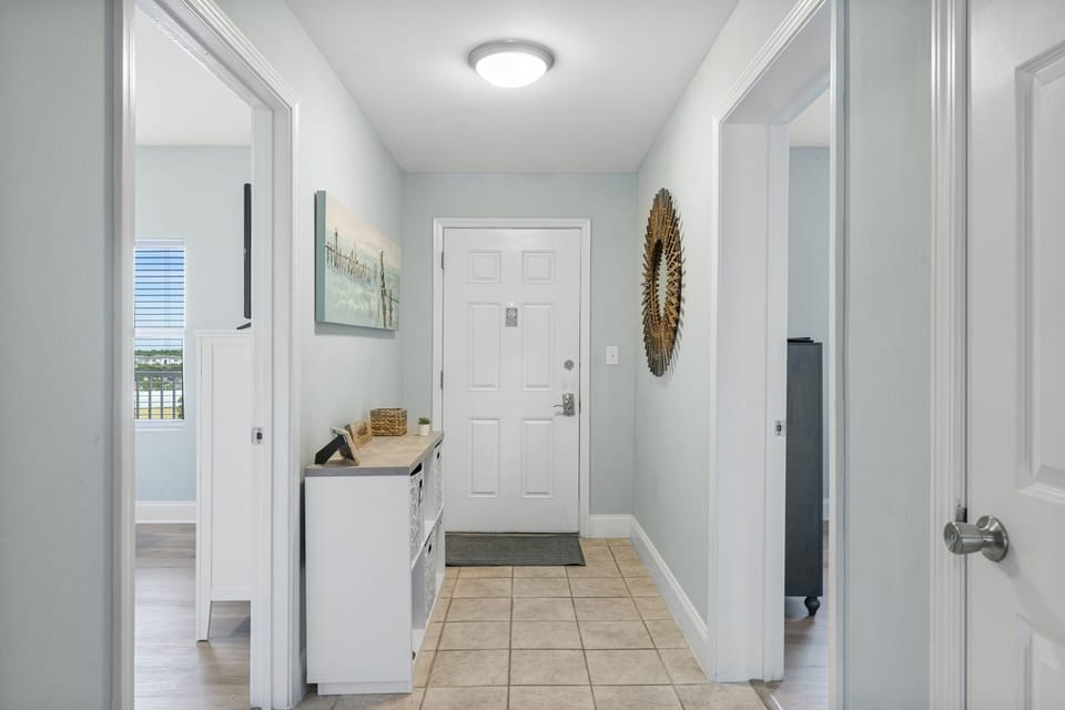 Hallway/Entryway