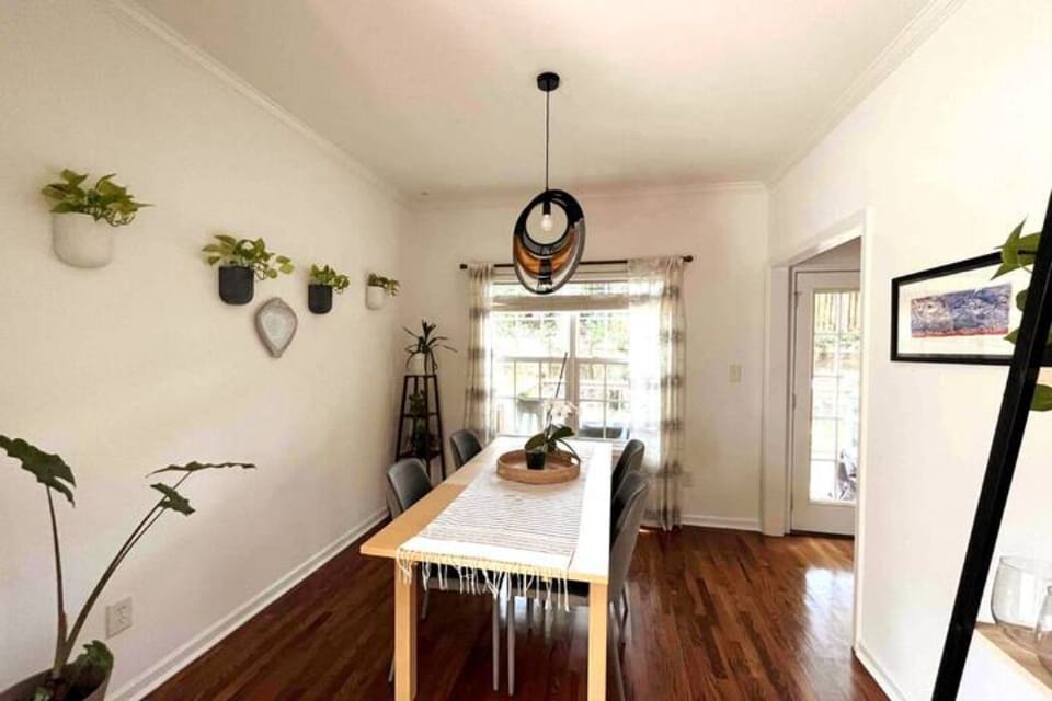 Indoor Dining Room seating for 6