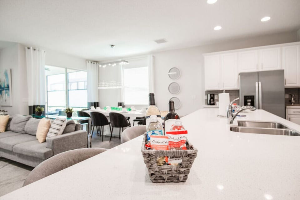 Kitchen - Fully stocked & equipped
