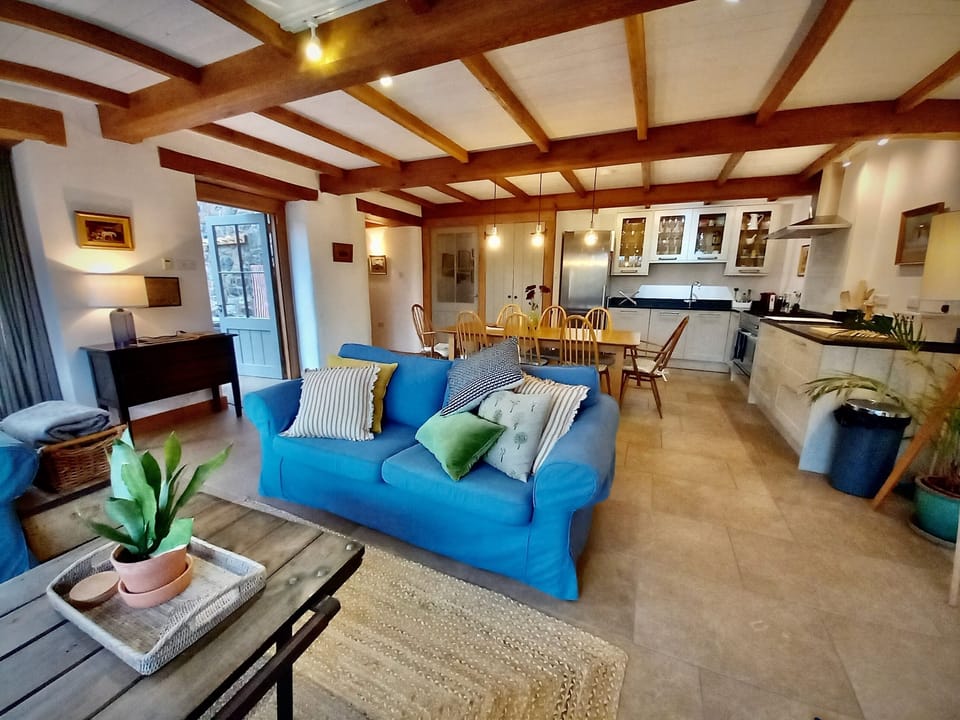 Open plan and on the level living space to suit multi-generational stays