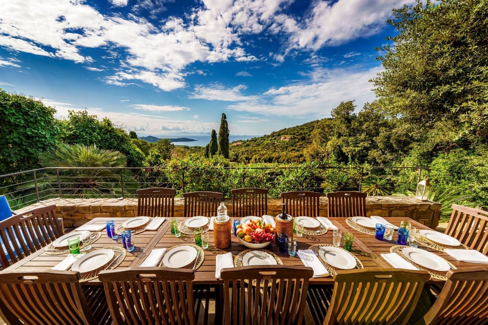 DINING WITH VIEW