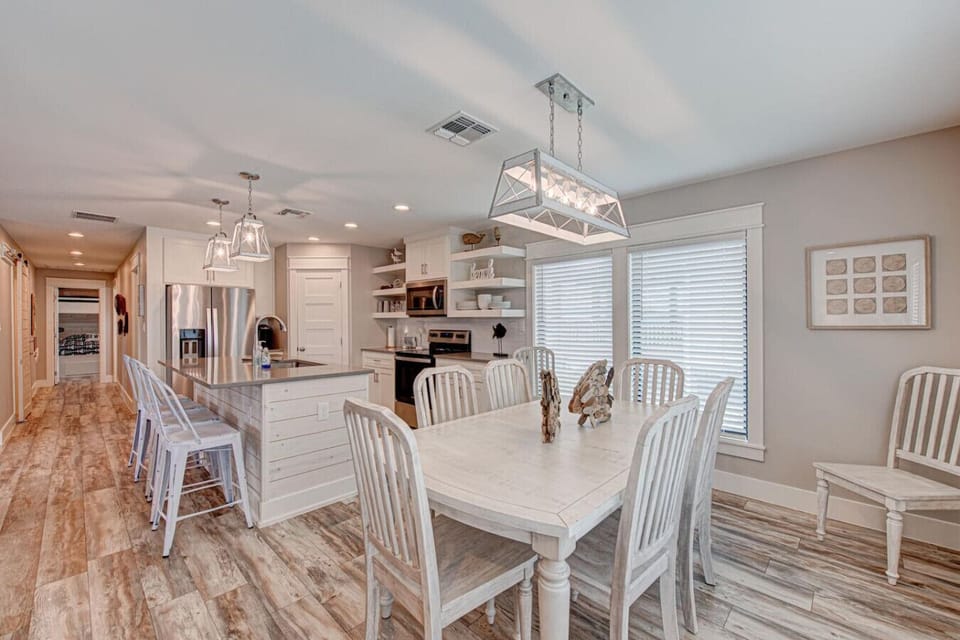 Dining Area and Fully Equipped Kitchen