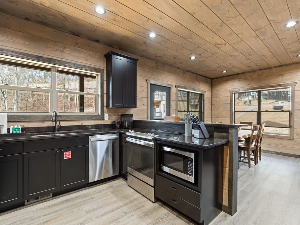 Full Kitchen