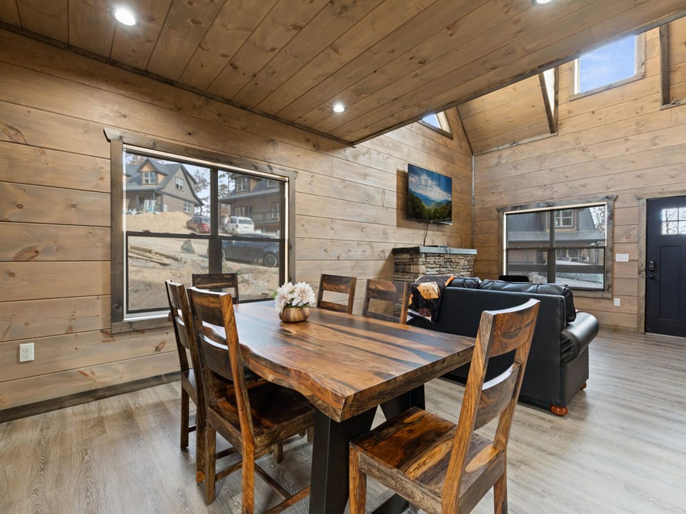 Dining Area - Seating for 6