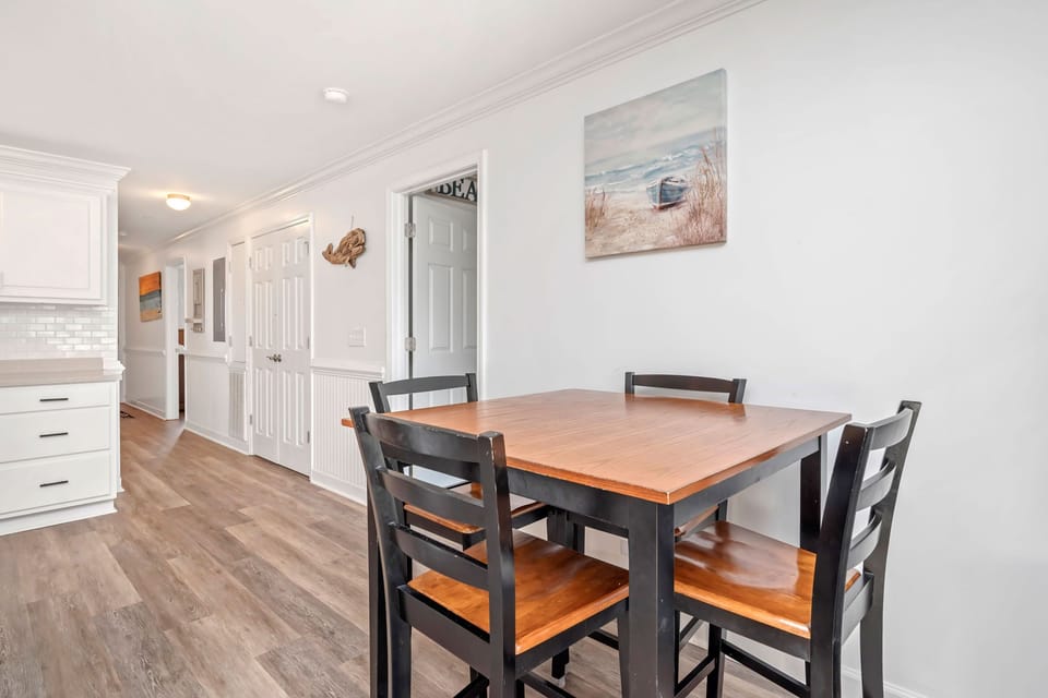 Dining Area - Northwest