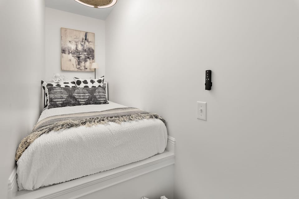 Twin Sleeping Nook
