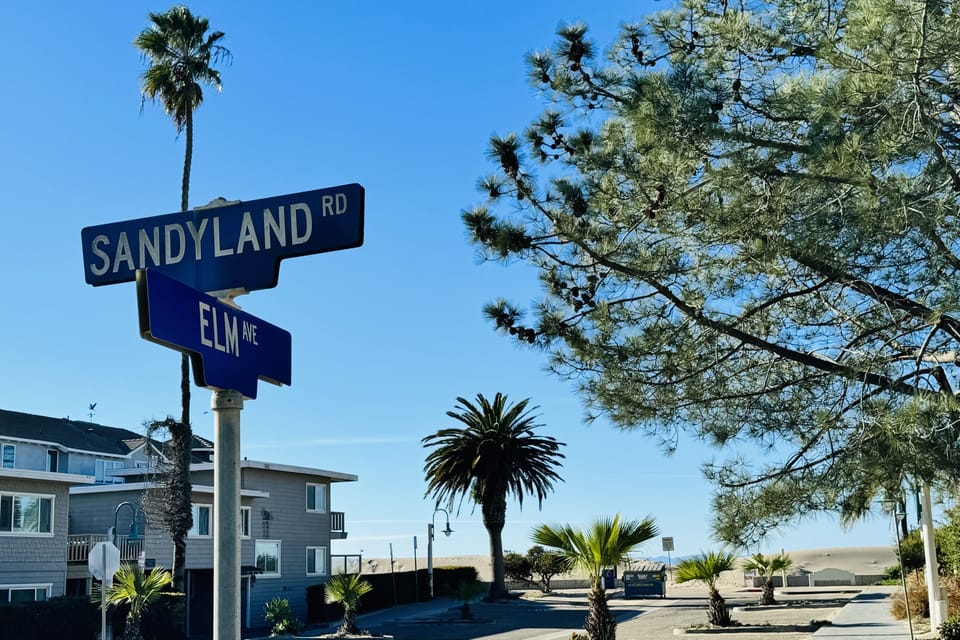 Sandyland & Elm Cross Streets