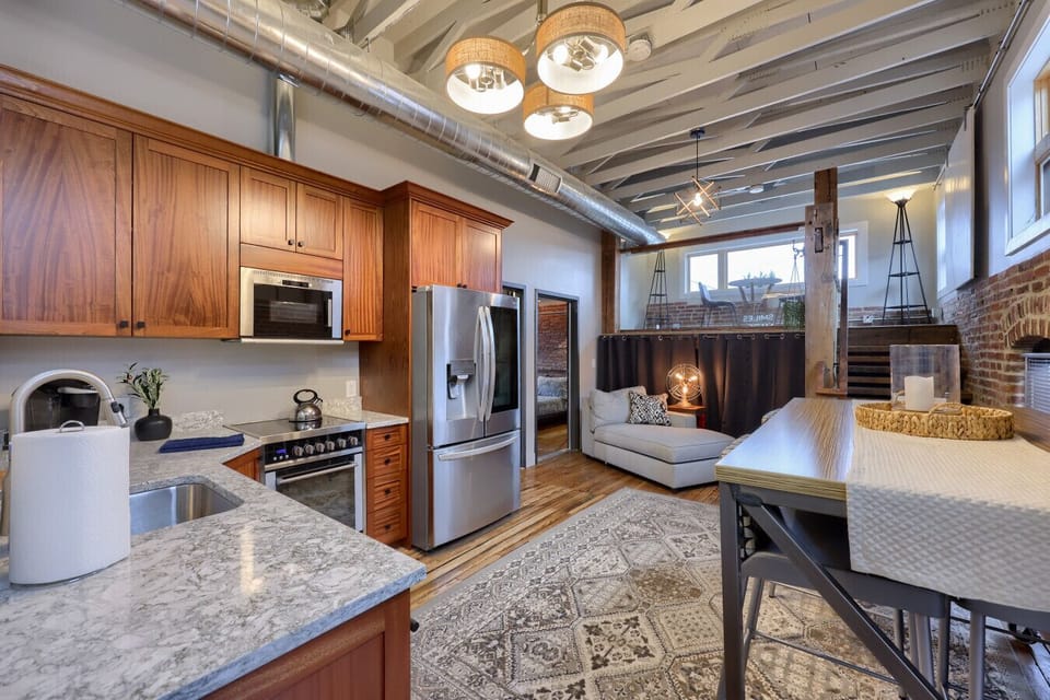Spacious Suite  with Full Kitchen
