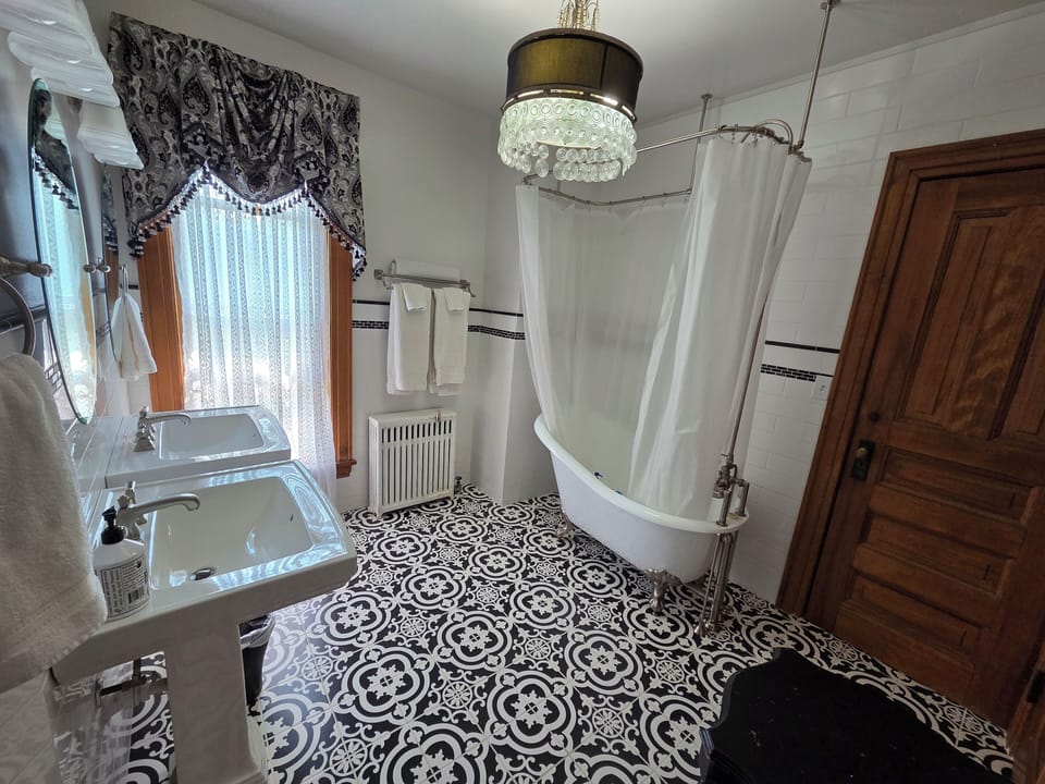 Euro Room ensuite bathroom