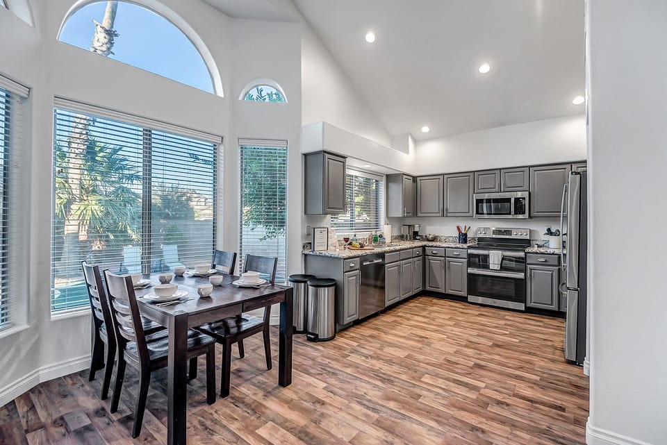 Breakfast Nook with Seating for 4