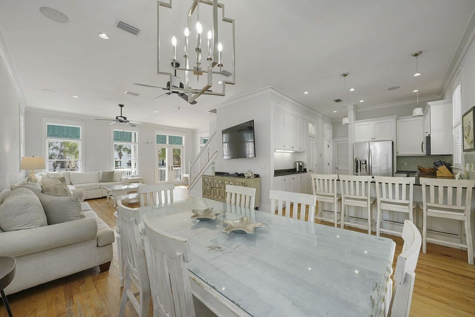 Frangista Jewel - Miramar Beach - Open Concept Kitchen, Dining Room & Living Room