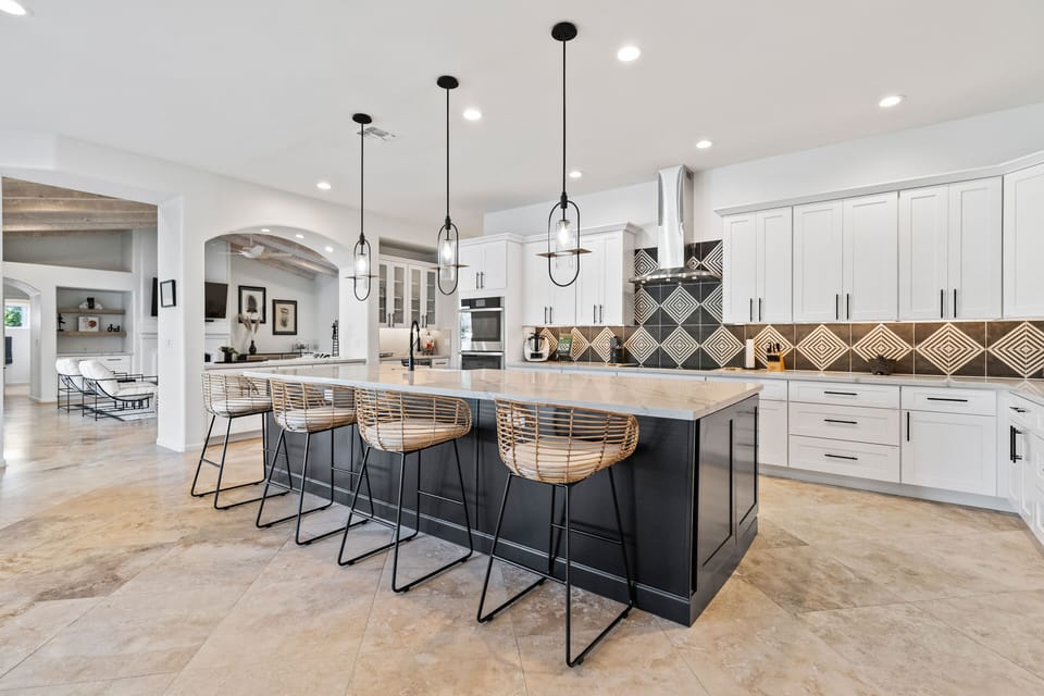Designer chef's kitchen w/ large island and seating for 4