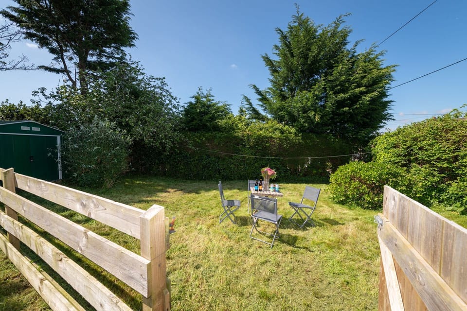 Ty Capel Bach Garden Outside Dining