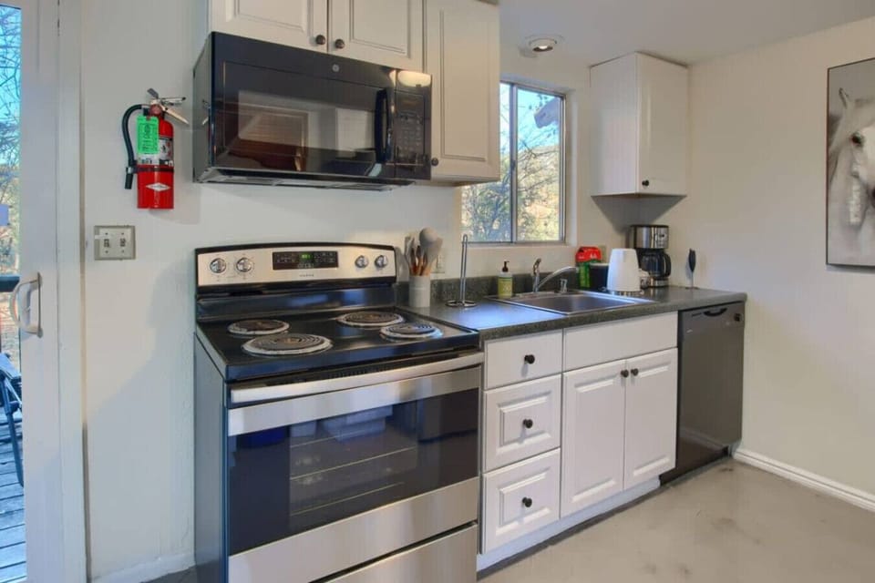 Full kitchen