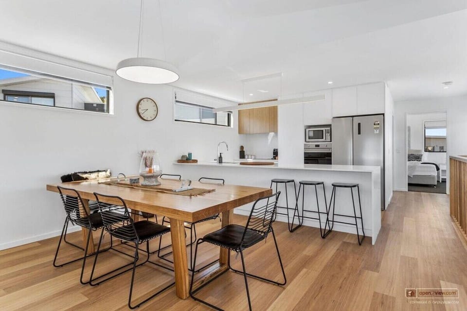 Jiankun Melbourne, Australia Jiankun Rating, 5 stars ,· 2 weeks ago Great location, excellent room, and the kitchen utensils are very comprehensive.