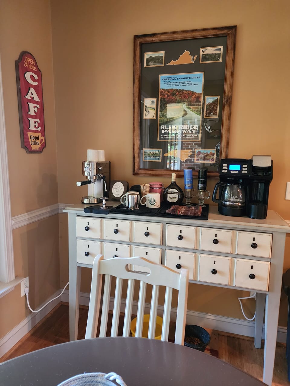 Coffee Bar / Breakfast nook