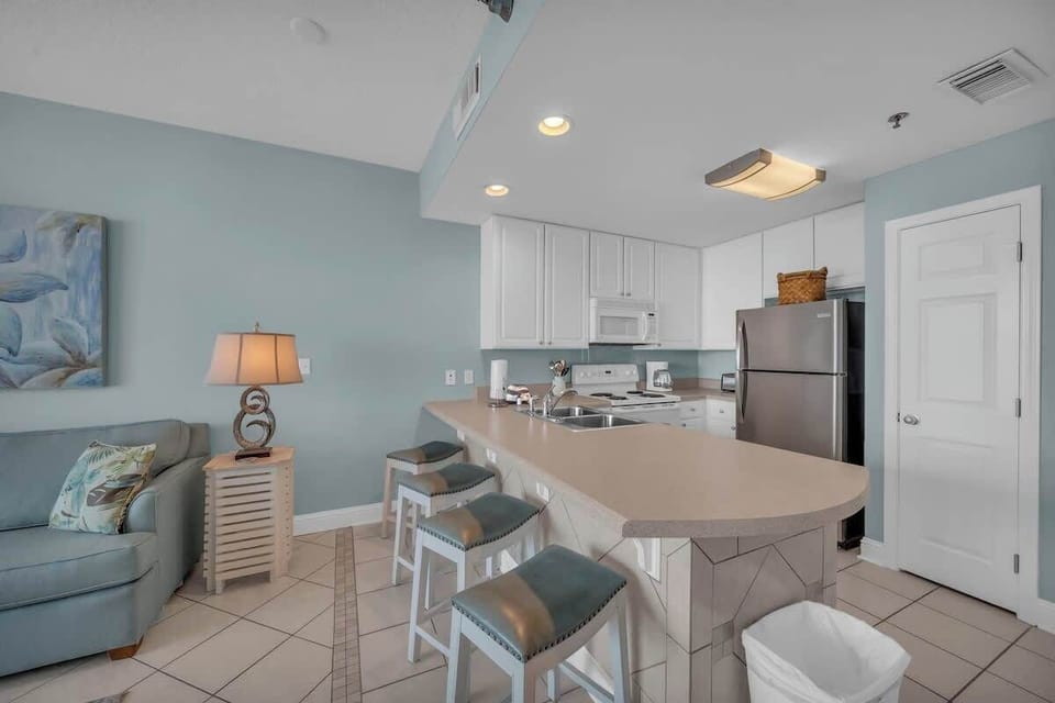 Breakfast Bar and Bar Stools