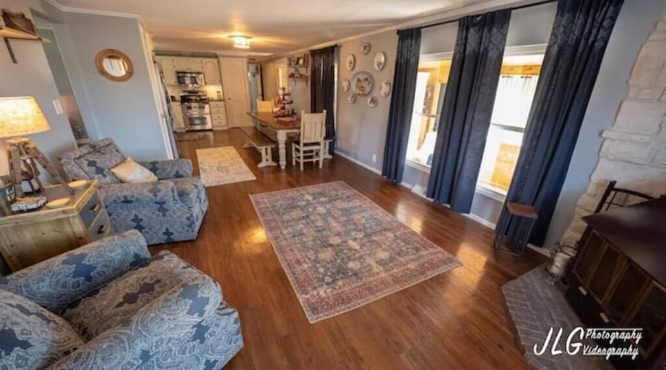 Sitting room and kitchen