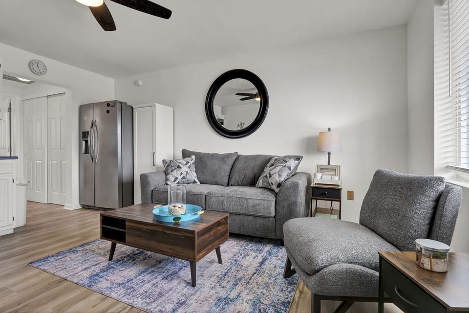 Tastefully decorated living room with pul out sofa