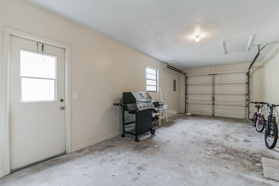 Indoors, Bicycle, Transportation, Floor, Garage