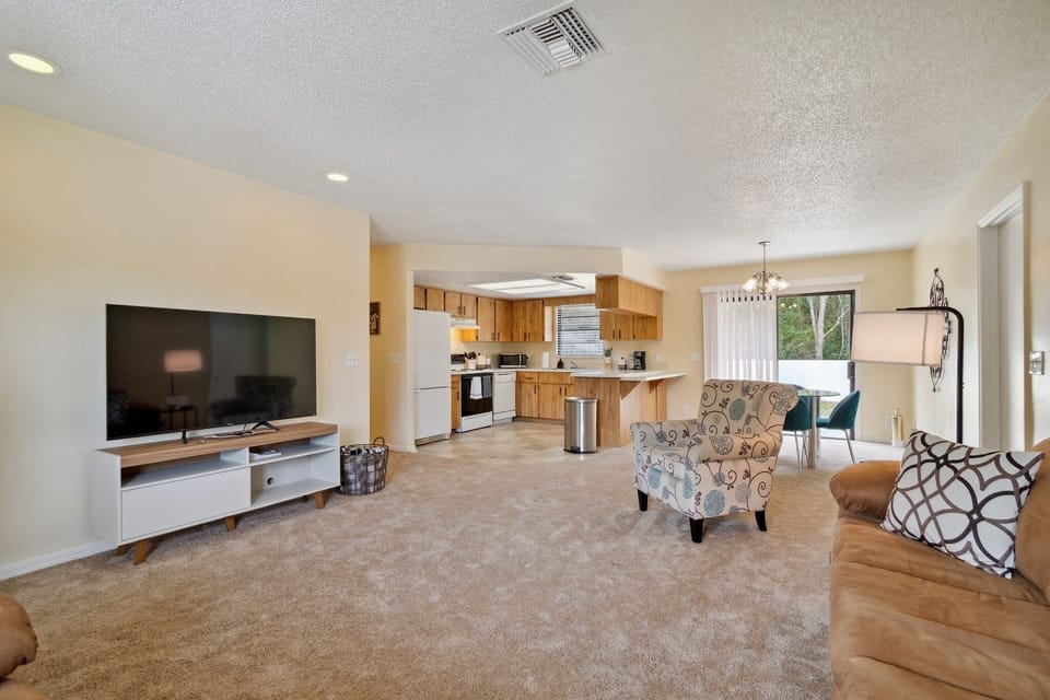 Furniture, Indoors, Living Room, Screen, Couch