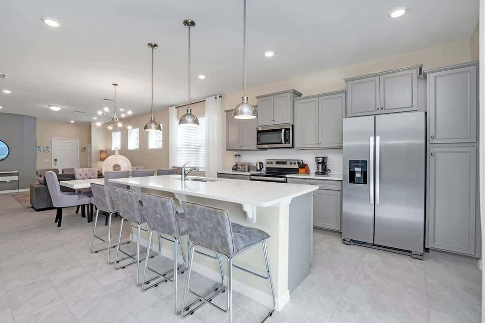 Full kitchen