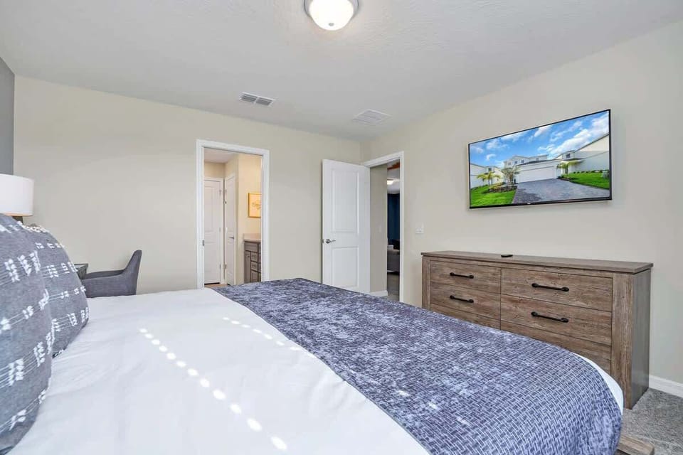 King bedroom