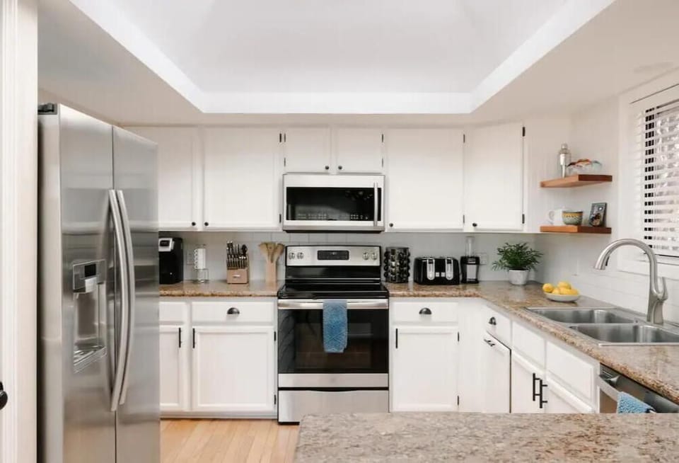 Fully equipped kitchen with coffee, tea, sugar, oil, and spices 