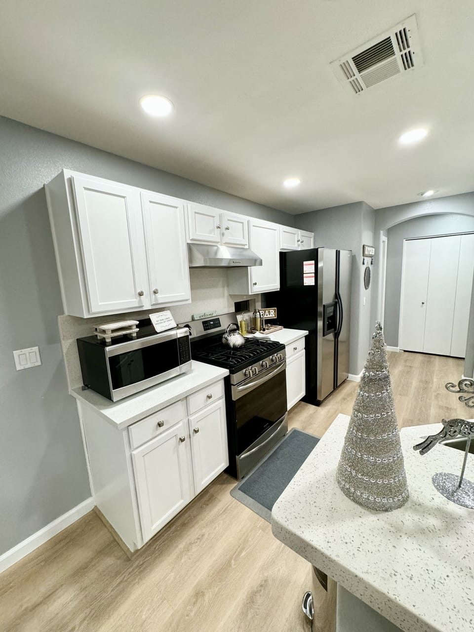 Kitchen- full size microwave