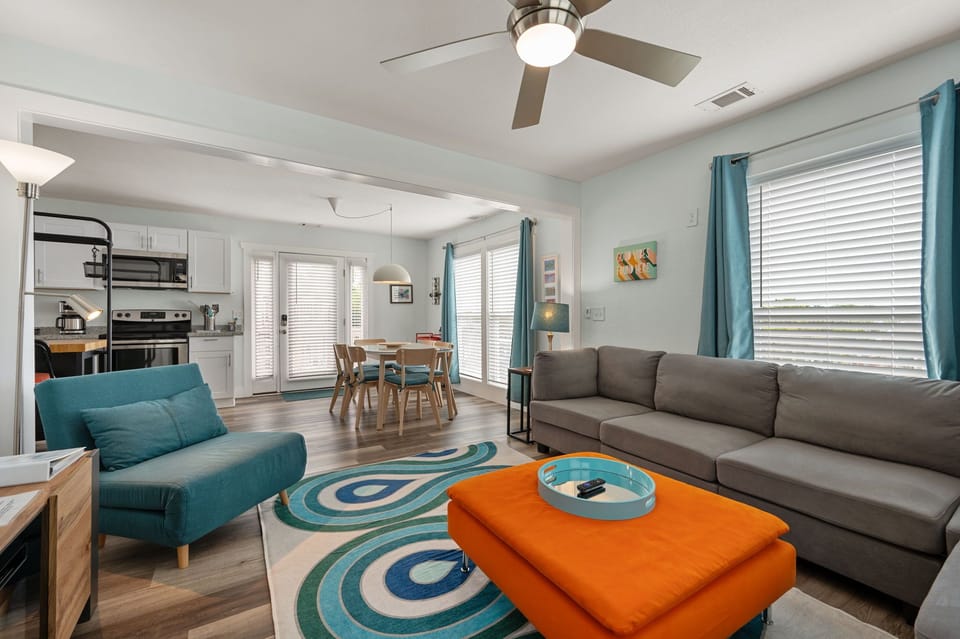KDH180: Good Vibes Soundside | Living Area
