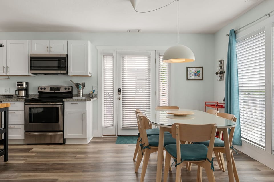 KDH180: Good Vibes Soundside | Dining Area- Seating for 6, Deck Access
