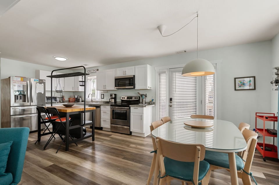 KDH180: Good Vibes Soundside | Kitchen and Dining Area