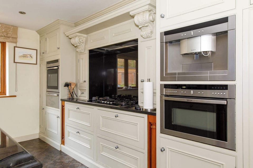 You will find modern amenities to made cooking up a storm a breeze.