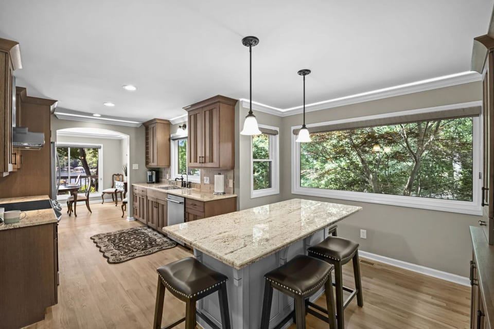 Kitchen island with 4 chairs to match.