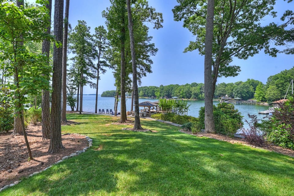 Expansive yard for more outdoor activities.