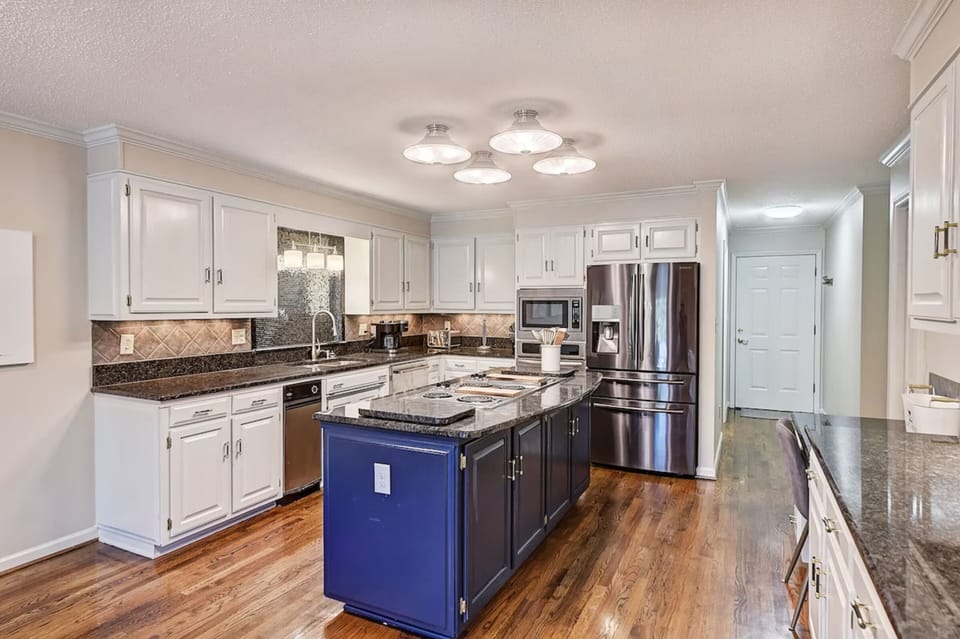 A kitchen that's as welcoming as it is well-equipped.