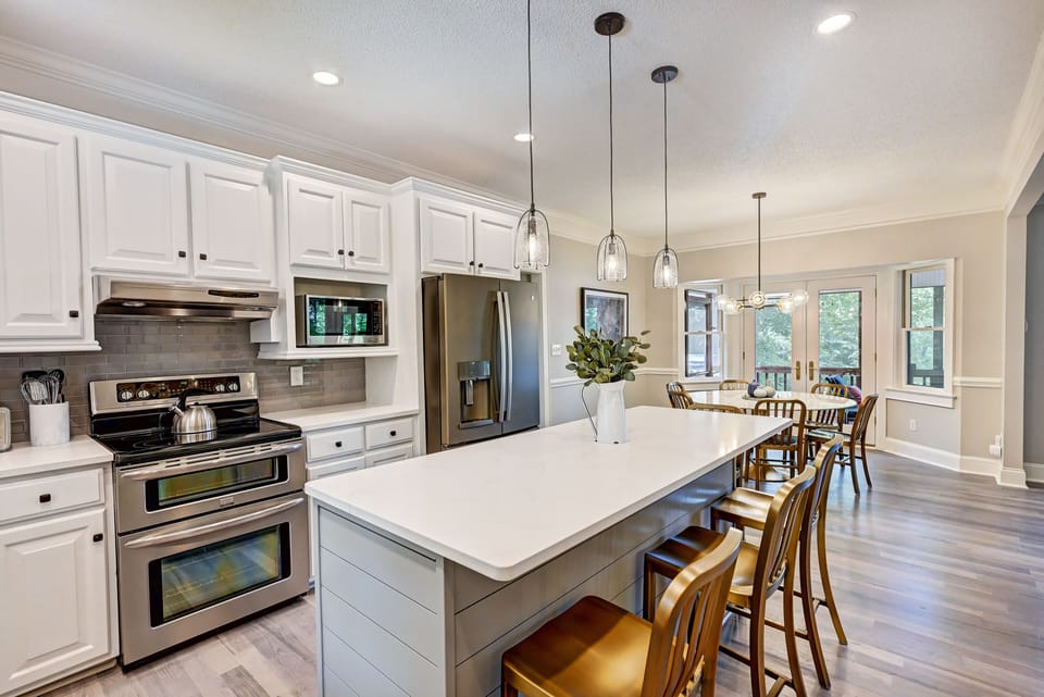 Kitchen island  with seating for 4!