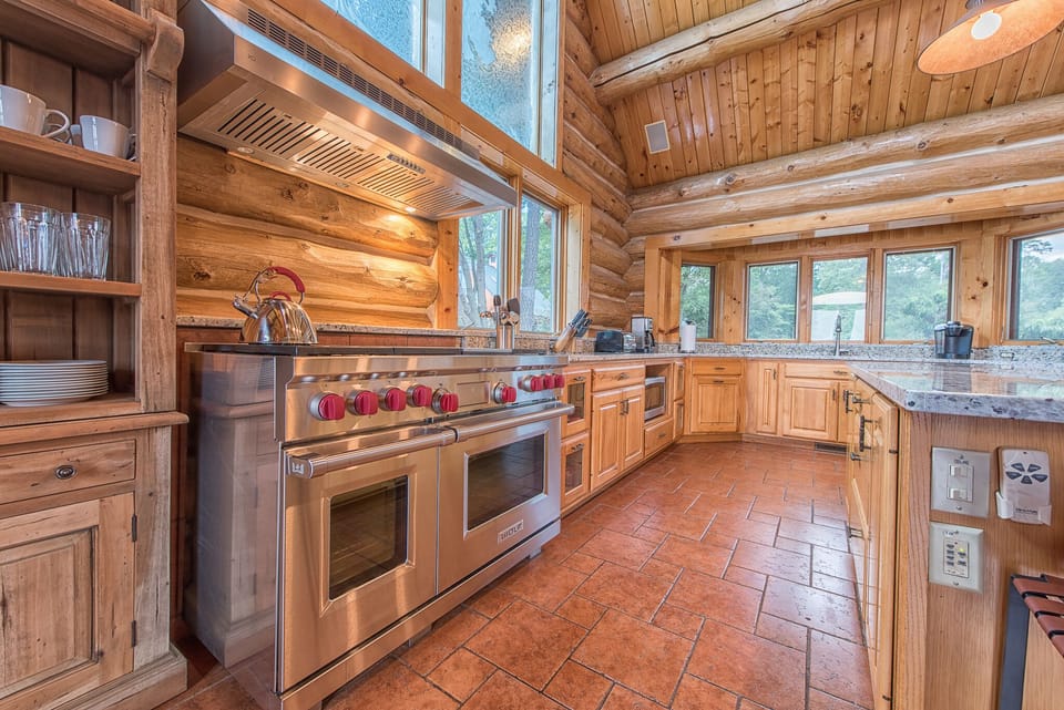 The Lodge - Generously sized kitchen equipped with contemporary appliances.