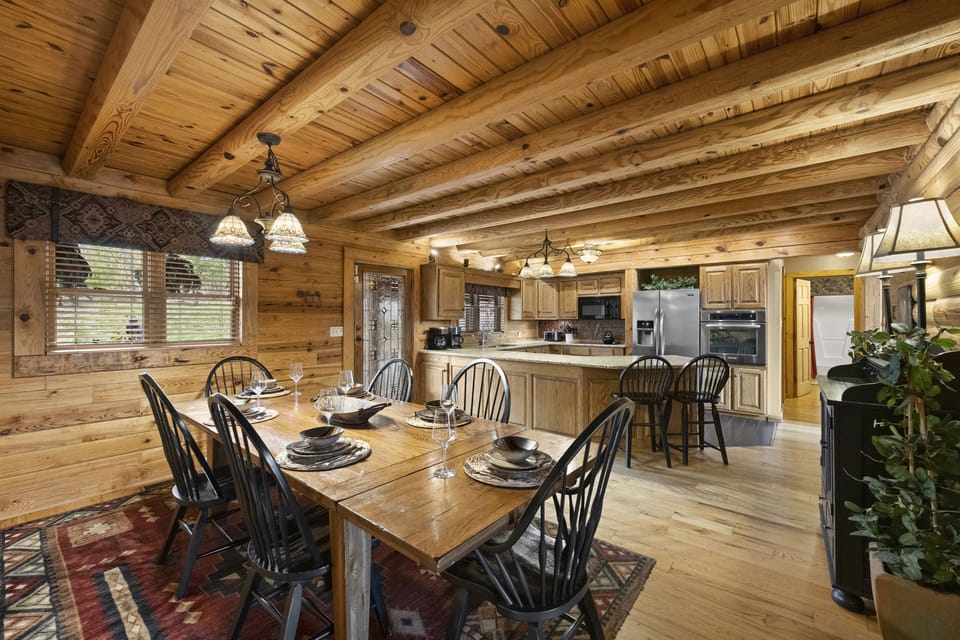 Feast your eyes on our lakeside dining haven! 