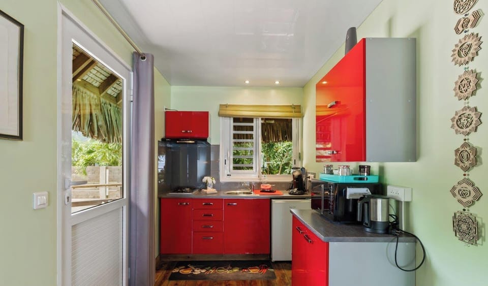 Fully equipped kitchen for easy vacation cooking.